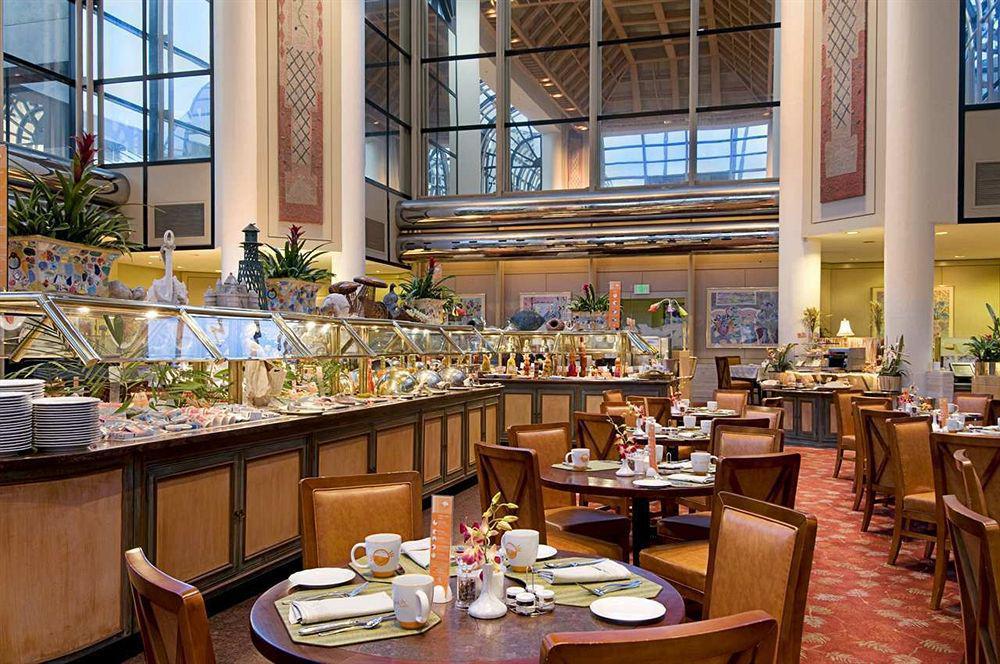 Hilton Angeles-universal 4*
